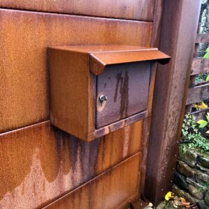 Panelled COR-TEN driveway entrance gates post box
